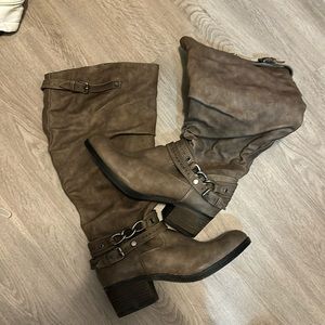 Women boots. Size 10 wide calf Excellent condition
